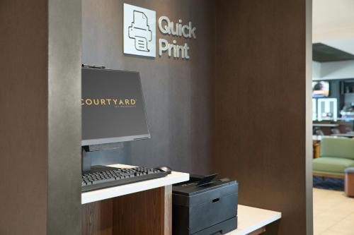 Courtyard St. Louis Creve Coeur - image 11