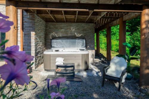 Chalet Chic Rustique & SPA - Tremblant in Val-des-Lacs (QC)