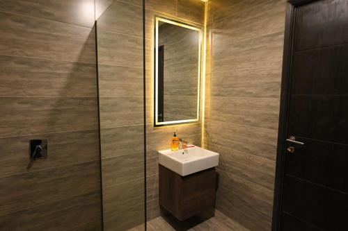Luxury 2Bed-SkyPark One Gulberg Green Islamabad - image 9