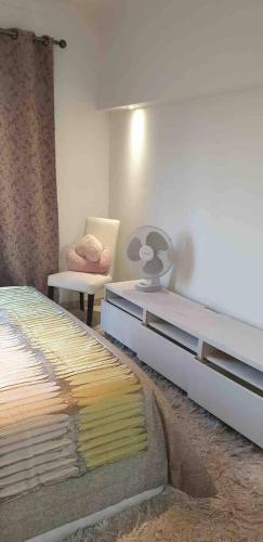 Quarto privado num apartamento partilhado in ซากาเวม