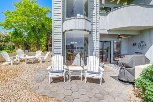Sun-Filled Condo with Smith Mountain Lake Views in Moneta, USA
