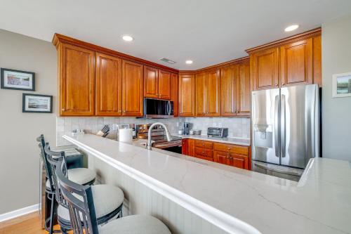 Sun-Filled Condo with Smith Mountain Lake Views in Moneta, USA