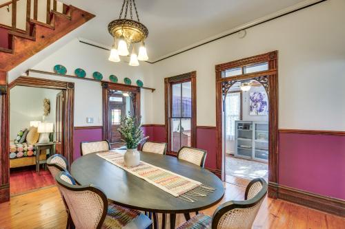 Granbury Home with Fire Pit, Walk to The Square! in Granbury, USA