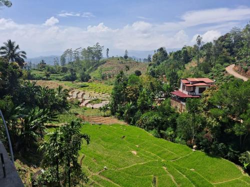 Hotel White Heaven in Mugunumatha West