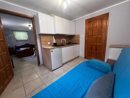 1 king bed, 1 sofa bed