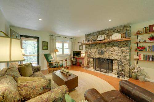 Cozy Cabin on 2 Acres Book Now for Polar Express! - image 10