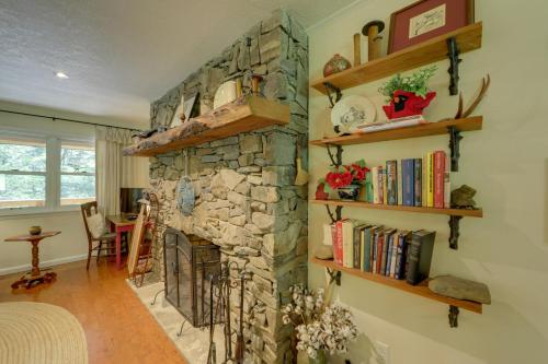 Cozy Cabin on 2 Acres Book Now for Polar Express! - image 14