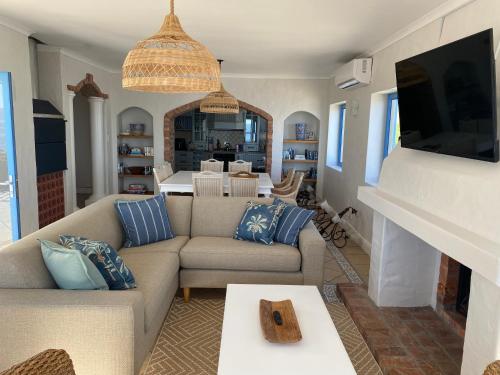 Casa Balena - The Seafront Whale House Experience in Gansbaai