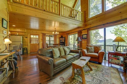 Mins from Polar Express Train Bryson City Cabin! in Bryson City, USA