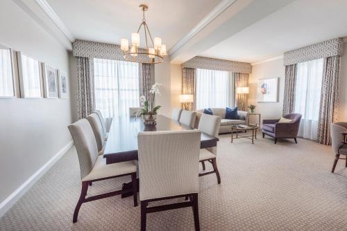 Létesítmények, The Lancaster Hotel near JPMorgan Chase Tower