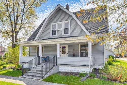 . The Junction: Victorian Home in Quaint Fortville!