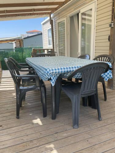 Mobil-home climatisé à Valras Plage dans le camping 4 étoiles les Sables du midi à 800m de la plage - Camping - Sérignan