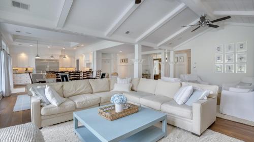 Luxury Family Getaway on Golf Course, Private Pool & Spa
