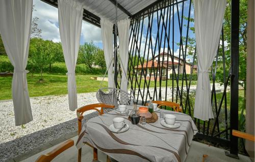 陽台/露台, Cozy Home In Breznicki Hum in 哈爾斯新納