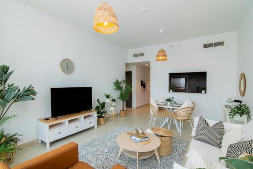 Elite Escape Holiday Home - 2 BHK Getaway with Dubai Mall Access - 1508, Дубай