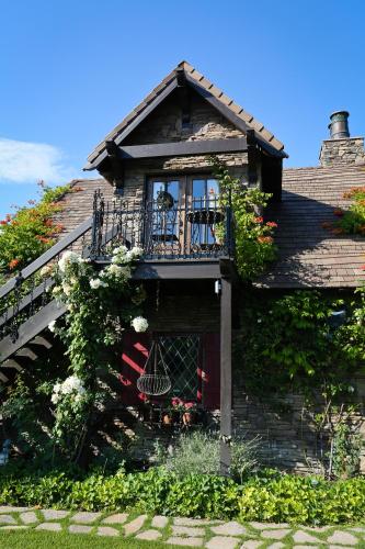 . ONX WINES - Briarwood Apartment