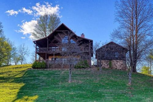 Wear We Belong, Mtn Views, Hot Tub, Pool Table, 685 FREE tickets each paid day