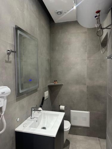 AR Rooms Center Tirana - image 3