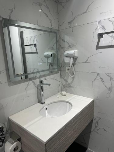 AR Rooms Center Tirana - image 2