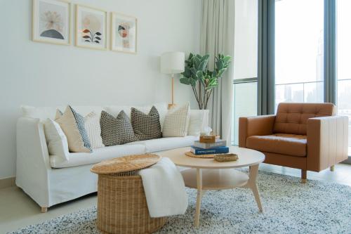 Elite Escape Holiday Home - 2 BHK Getaway with Burj Khalifa View and Dubai Mall Access - 1504, Dubái
