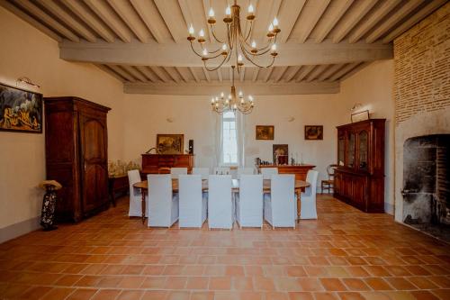 Hotelli välisilme, Chez Dominique 450 m2 Manoir Piscine Billard in Dondas