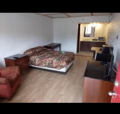 Saint Roberts Town and Village Motel in เซนต์โรเบิร์ต (MO)