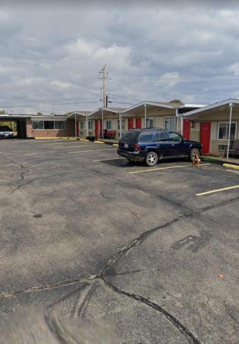 Saint Roberts Town and Village Motel in เซนต์โรเบิร์ต (MO)