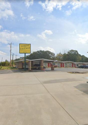 Saint Roberts Town and Village Motel in เซนต์โรเบิร์ต (MO)