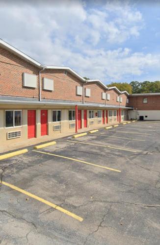 Saint Roberts Town and Village Motel in เซนต์โรเบิร์ต (MO)