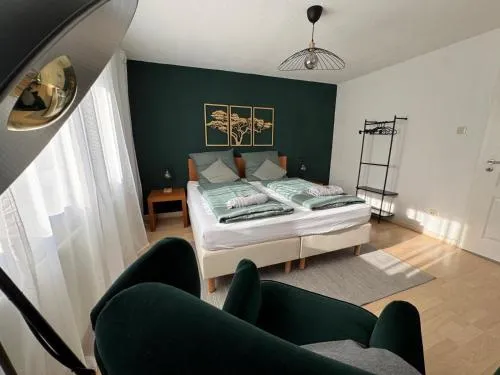 Central Comfort Home with Garden in Meerbusch, Deutschland