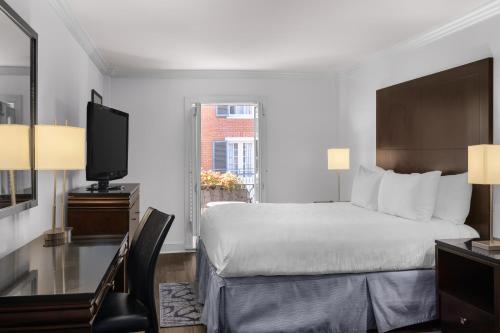 King Room image 6