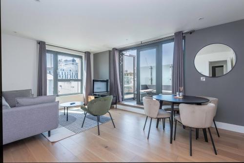 Stadium View Flat with Terrace, Gym & Co-Working, Londra
