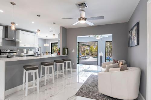المرافق, 3BR With HUGE 2k sq ft Lanai & Seasonally Heated Pool in Bonita Springs