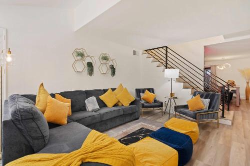 4Bd l Pool & Tennis Access l 5 mi downtown PS