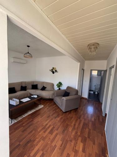 UNIQUE Appartement Zen et Detente DANS villa avec piscine TRES BIEN PLACE in Figuerolles