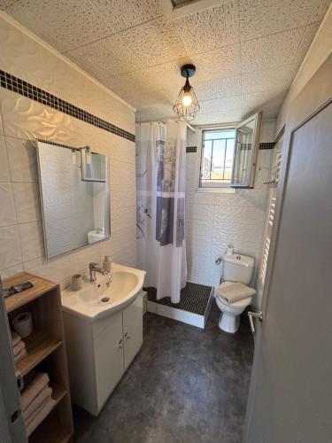 Bathroom, UNIQUE Appartement Zen et Detente DANS villa avec piscine TRES BIEN PLACE in Figuerolles