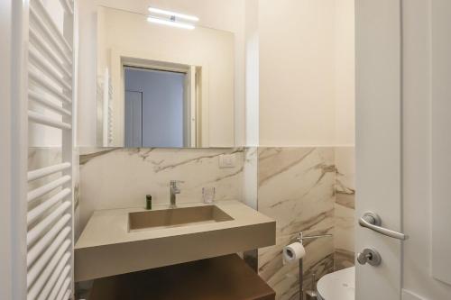 Modern Comfort in Florence - image 3