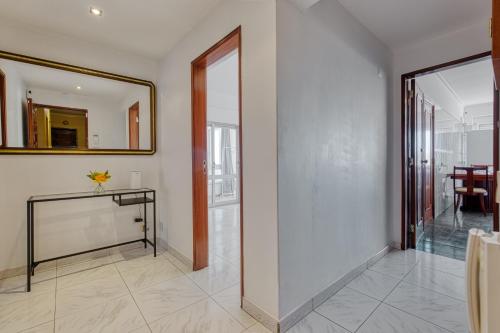 ทางเข้า, Quarto duplo com vista rio num apartamento partilhado in ซากาเวม