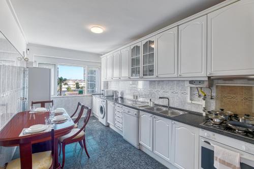 ห้องครัว, Quarto duplo com vista rio num apartamento partilhado in ซากาเวม