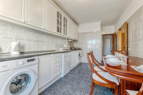 ห้องครัว, Quarto duplo com vista rio num apartamento partilhado in ซากาเวม