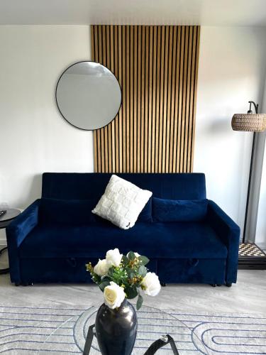 Serene 2-Bed Flat with Canal Views - Coop Live & Ethiad, Манчестер