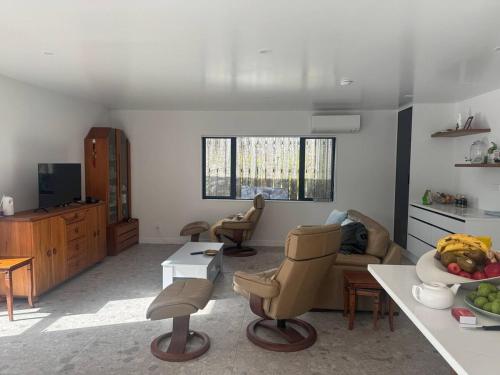 Brand-new Family Retreat in Riverhead 4BR Home in ริเวอร์เฮด