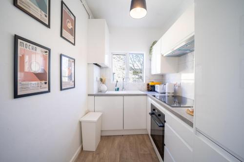 Larkhall Retreat- Village Centre, Parking, 4K TVs, 10mins To City Centre, Bath (photo 5)