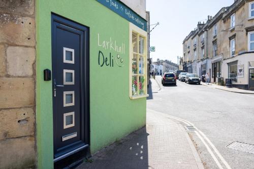 Larkhall Retreat- Village Centre, Parking, 4K TVs, 10mins To City Centre, Bath (photo 8)