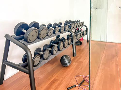 Cozy Studio 7 Minutes From Dubai Mall - image 3