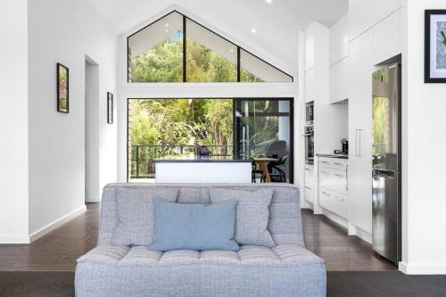Peaceful Taupo Escape With King Suite and Comfort - image 2