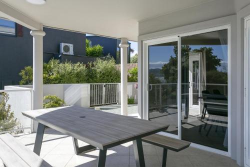 Stunning 3BR Home With Spa Bath Mountain and Lake Views - image 2