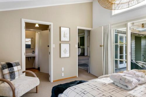 Huia Haven Rustic Garden Retreat With King Suite - image 4