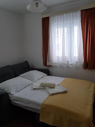 One-Bedroom Apartment image 4