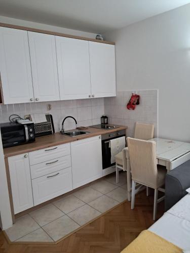 One-Bedroom Apartment image 8